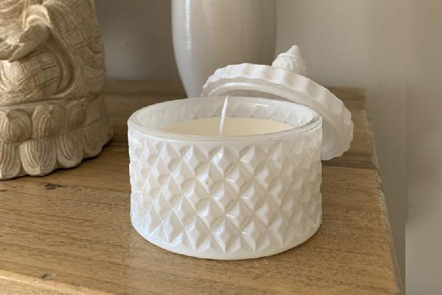 Foto de VELA AROTICA CARAMELERA BLANCA